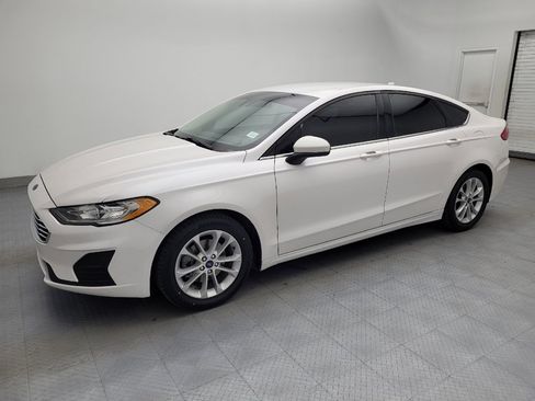 Used 2019 Ford Fusion SE image 2