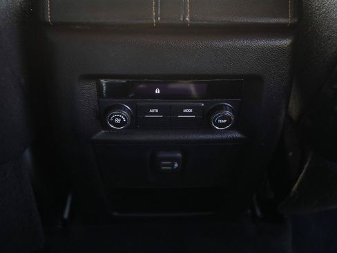 Used 2021 Chevrolet Traverse LT FWD image 25