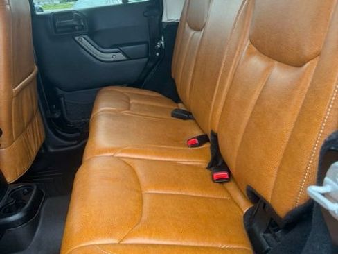 Used 2015 Jeep Wrangler Unlimited Sport w/ Quick Order Package 24S AWD/4WD image 9