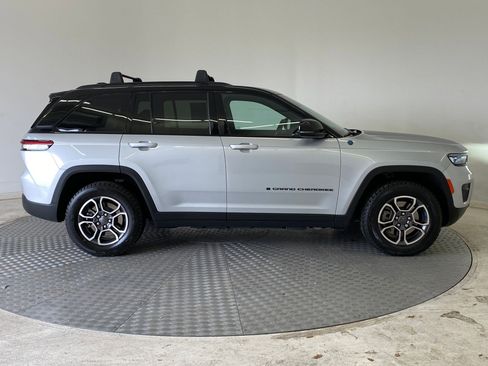 Used 2022 Jeep Grand Cherokee Trailhawk w/ Luxury Tech Group III image 8