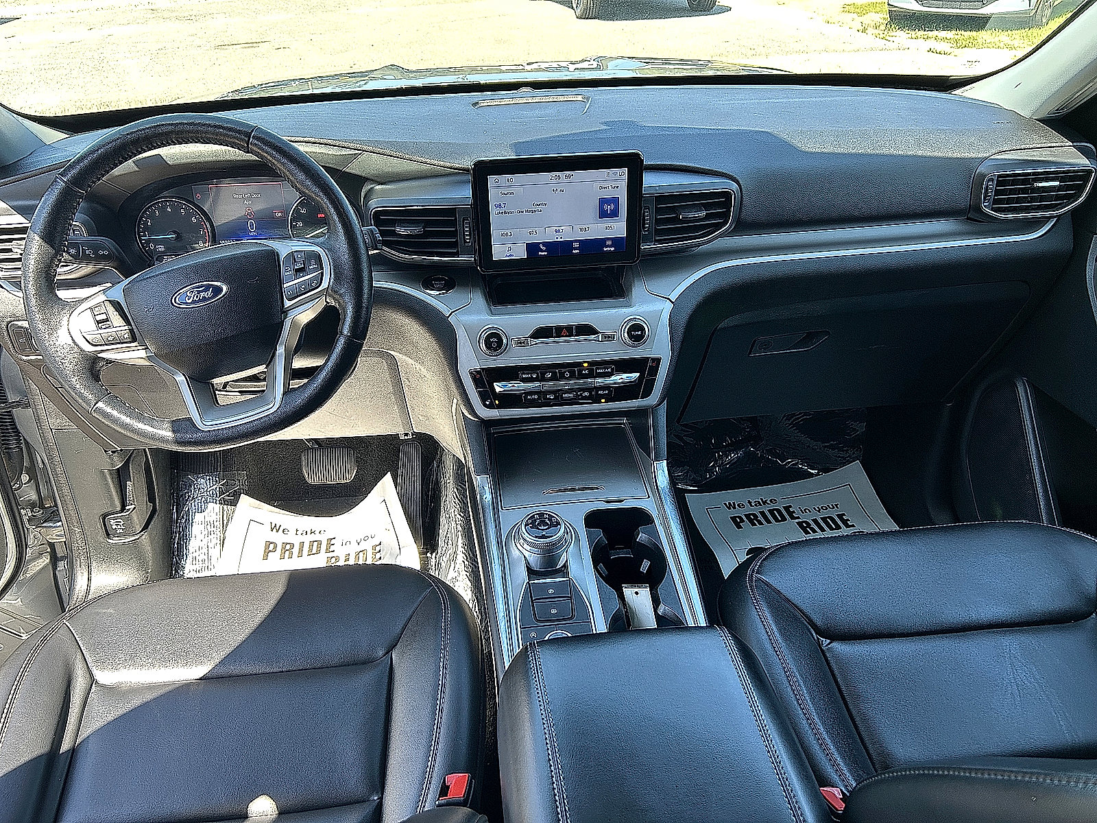 Used 2023 Ford Explorer XLT w/ Equipment Group 202A AWD/4WD image 6