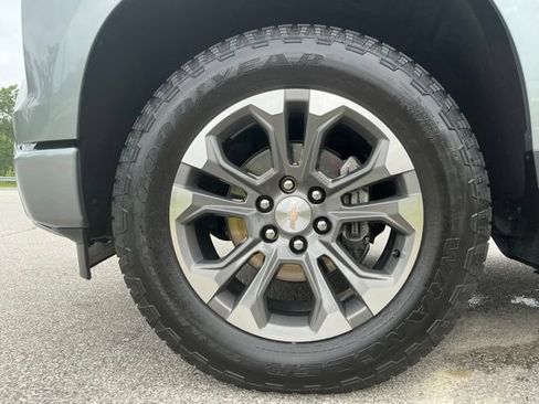 Used 2025 Chevrolet Silverado 1500 High Country w/ Technology Package AWD/4WD image 15