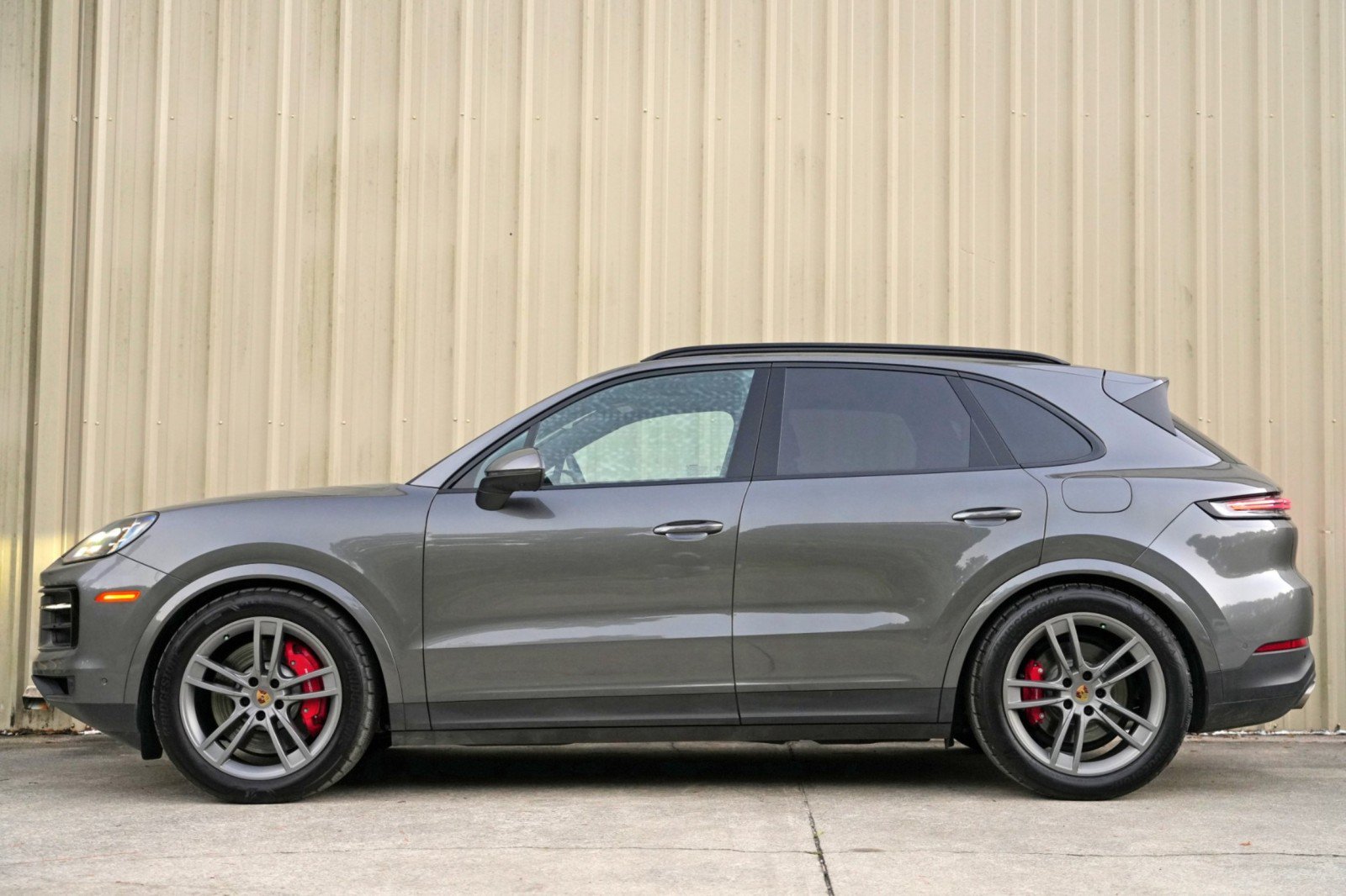 Used 2024 Porsche Cayenne S w/ Premium Package Plus AWD/4WD image 9