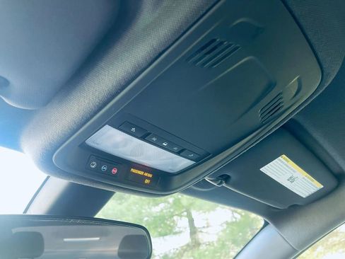 Used 2017 Chevrolet Cruze LT w/ Convenience Package image 18