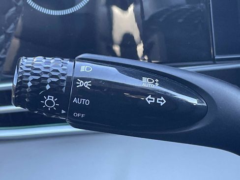 Used 2025 Hyundai Elantra Limited FWD image 24