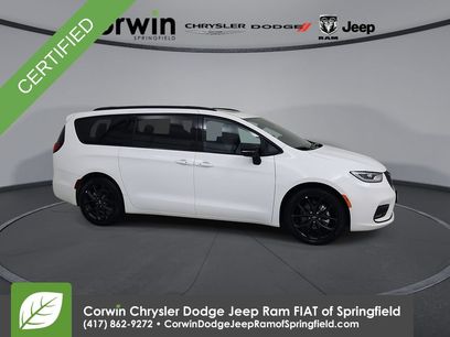 Certified 2025 Chrysler Pacifica Limited