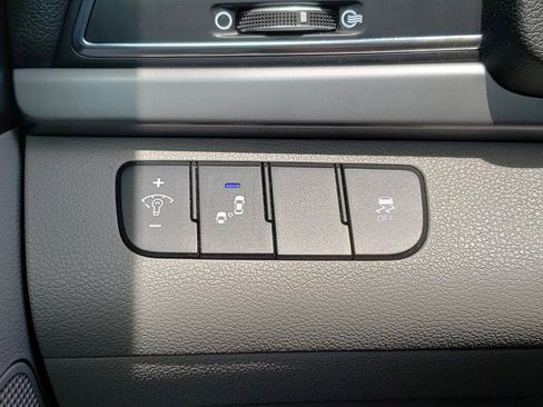 Used 2018 Hyundai Elantra Value Edition FWD image 19