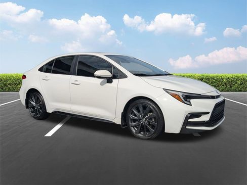 Certified 2024 Toyota Corolla SE image 2