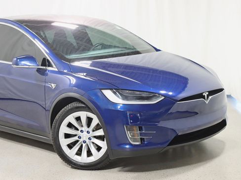 Used 2018 Tesla Model X 75D image 2