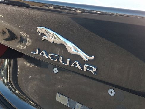 Used 2017 Jaguar XE Premium image 29