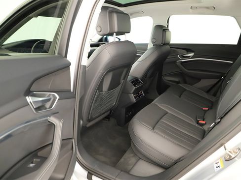 Used 2023 Audi e-tron Premium Plus w/ Premium Plus Package image 27
