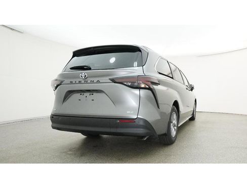 New 2026 Toyota Sienna XLE image 24