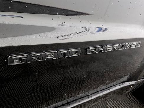 Used 2021 Jeep Grand Cherokee Laredo X AWD/4WD image 28