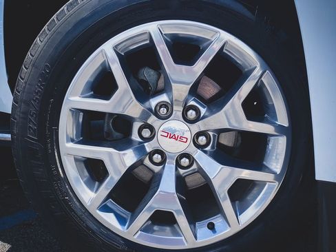 Used 2018 GMC Yukon SLT RWD image 2