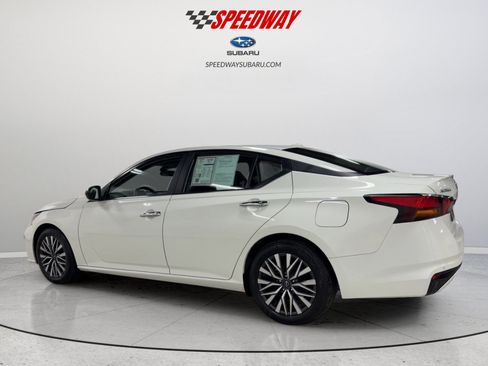 Used 2025 Nissan Altima 2.5 SV FWD image 9