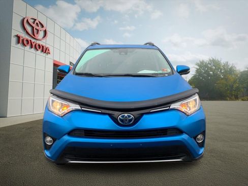 Used 2017 Toyota RAV4 XLE image 8