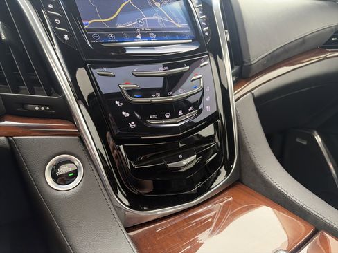 Used 2018 Cadillac Escalade ESV Luxury AWD/4WD image 49