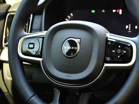 New 2026 Volvo XC90 B5 Core w/ Protection Package Premier image 20