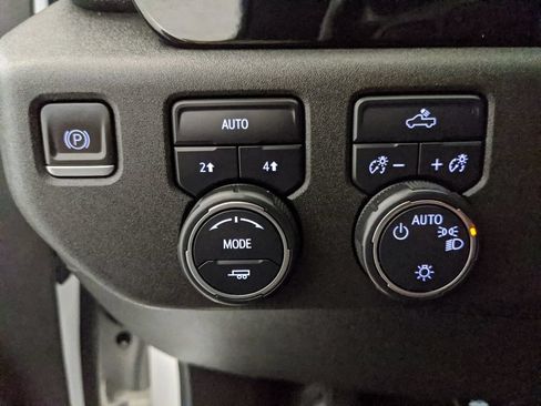 Used 2022 Chevrolet Silverado 1500 LT w/ Protection Package AWD/4WD image 12
