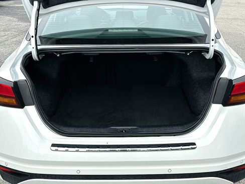 Used 2023 Nissan Altima 2.5 SV FWD image 28