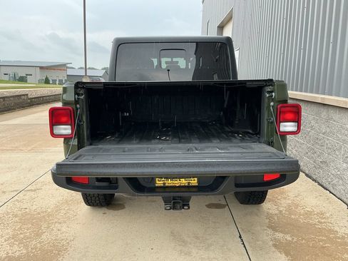 Used 2022 Jeep Gladiator Overland w/ Popular Equipment Package AWD/4WD image 18
