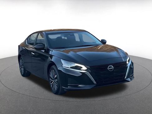 Used 2025 Nissan Altima 2.5 SV image 3