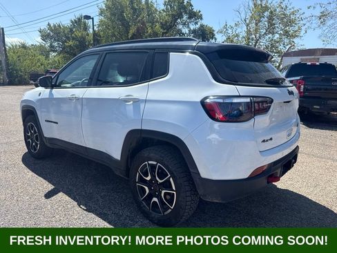 Used 2025 Jeep Compass Trailhawk w/ Trailer Tow Group AWD/4WD image 4