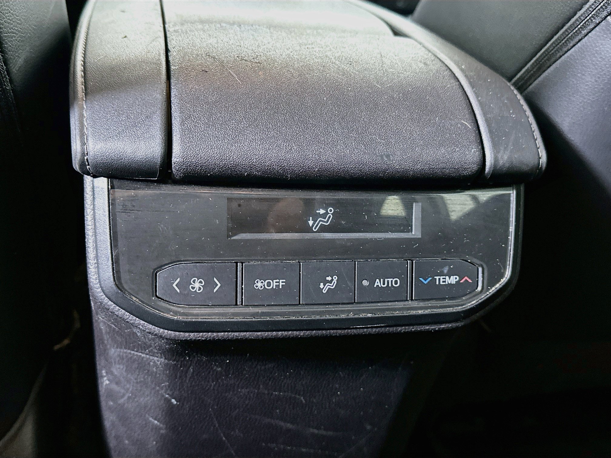 Used 2021 Toyota Highlander XLE AWD/4WD image 26