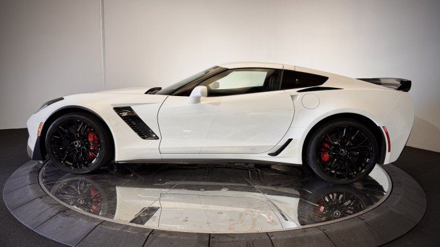 Used 2015 Chevrolet Corvette Z06 w/ 3LZ Preferred Equipment Group RWD image 24
