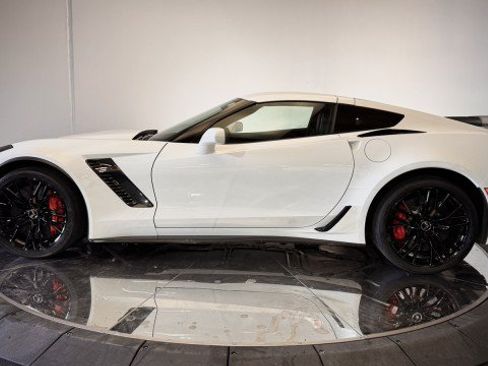 Used 2015 Chevrolet Corvette Z06 w/ 3LZ Preferred Equipment Group RWD image 24