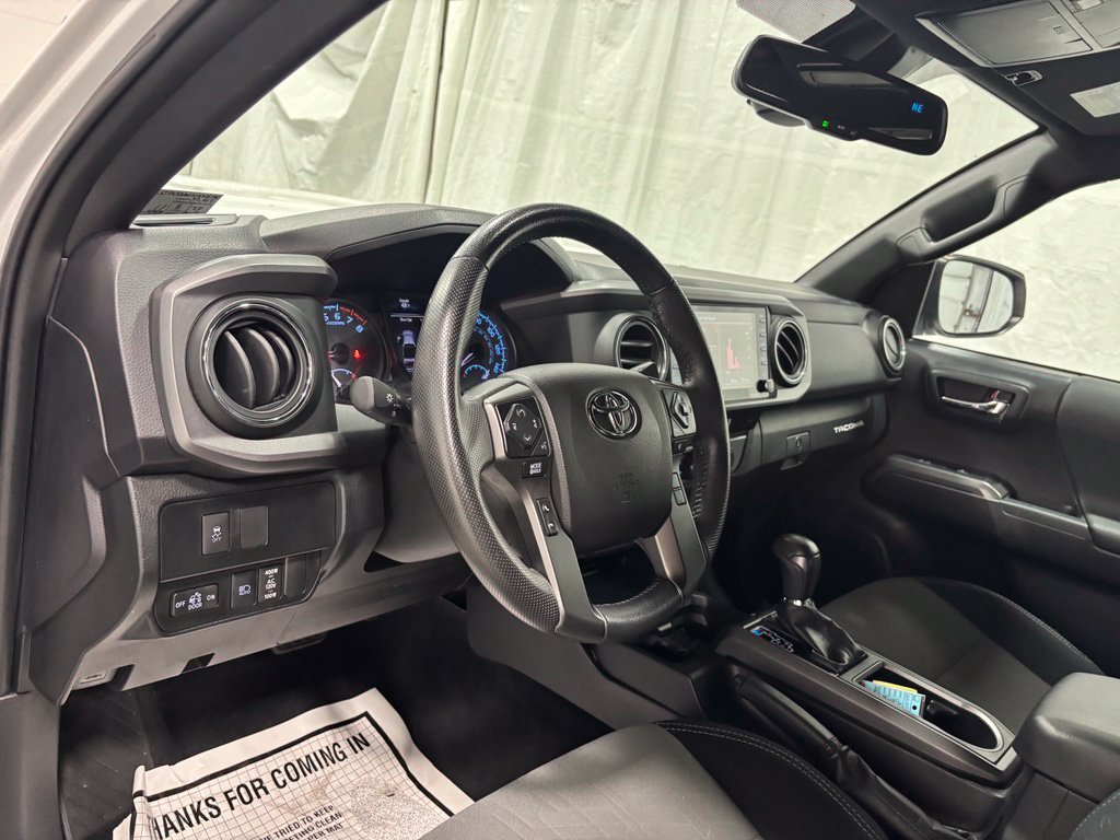 Used 2021 Toyota Tacoma TRD Sport w/ Technology Package AWD/4WD image 15