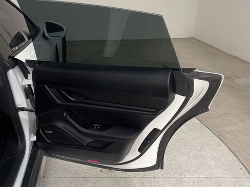 Used 2022 Porsche Taycan 4 Cross Turismo image 17