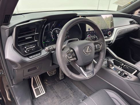 Used 2025 Lexus TX 500h AWD w/ Technology Package image 13