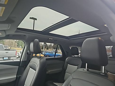 Used 2023 Ford Explorer XLT w/ Equipment Group 202A image 10