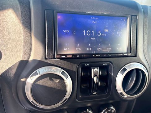 Used 2016 Jeep Wrangler Unlimited Sahara image 31