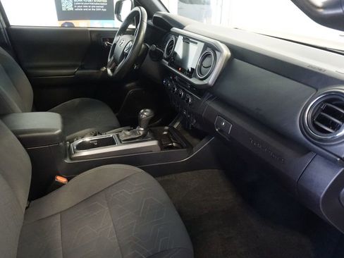 Used 2017 Toyota Tacoma TRD Off-Road AWD/4WD image 26