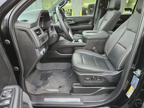 Used 2023 GMC Yukon SLT w/ SLT Premium Package image 15