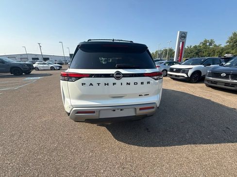 Used 2023 Nissan Pathfinder SL w/ Black Appearance Package AWD/4WD image 7