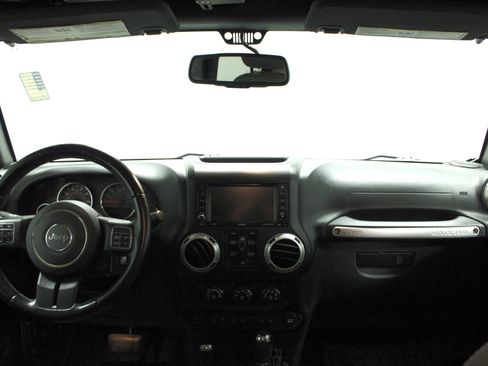 Used 2016 Jeep Wrangler Unlimited Sahara w/ Connectivity Group image 19