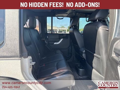 Used 2017 Jeep Wrangler Unlimited Rubicon w/ Cold Weather Group AWD/4WD image 16