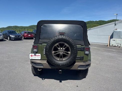 Used 2016 Jeep Wrangler Unlimited Sahara AWD/4WD image 7