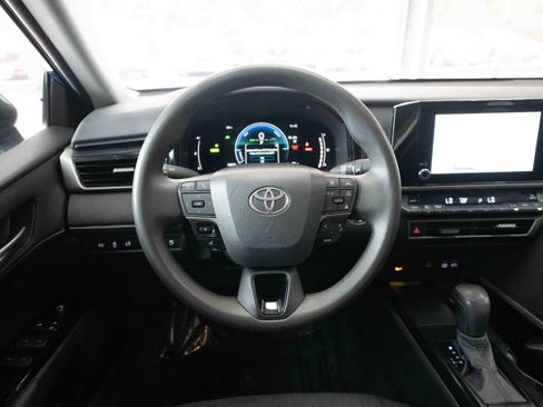 Used 2025 Toyota Camry LE FWD image 21