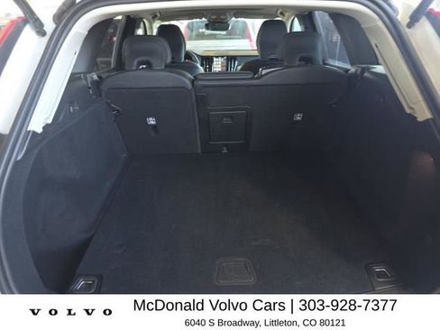 Used 2025 Volvo XC60 B5 Plus AWD/4WD image 11