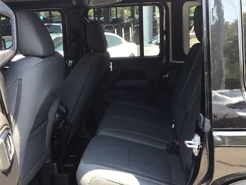 Used 2024 Jeep Wrangler Unlimited Sahara AWD/4WD image 5