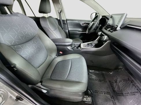 Certified 2021 Toyota RAV4 XLE w/ Convenience Package FWD image 29