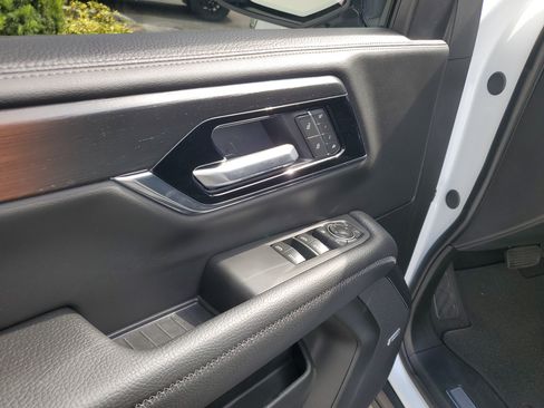 Used 2026 GMC Yukon XL Denali w/ Sun & Power Step Package RWD image 11