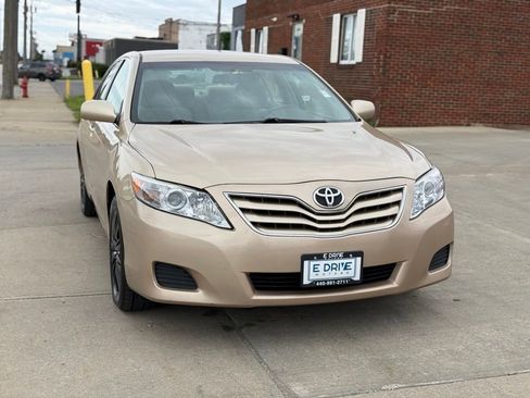 Used 2010 Toyota Camry LE FWD image 3