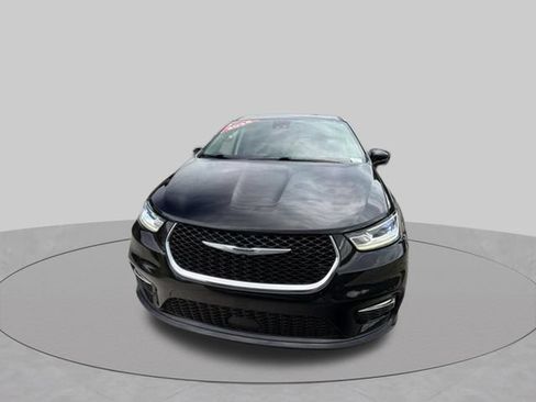Used 2024 Chrysler Pacifica Touring-L FWD image 8