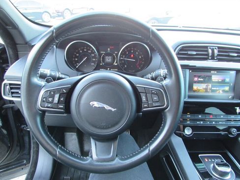 Used 2017 Jaguar F-PACE Premium AWD/4WD image 14