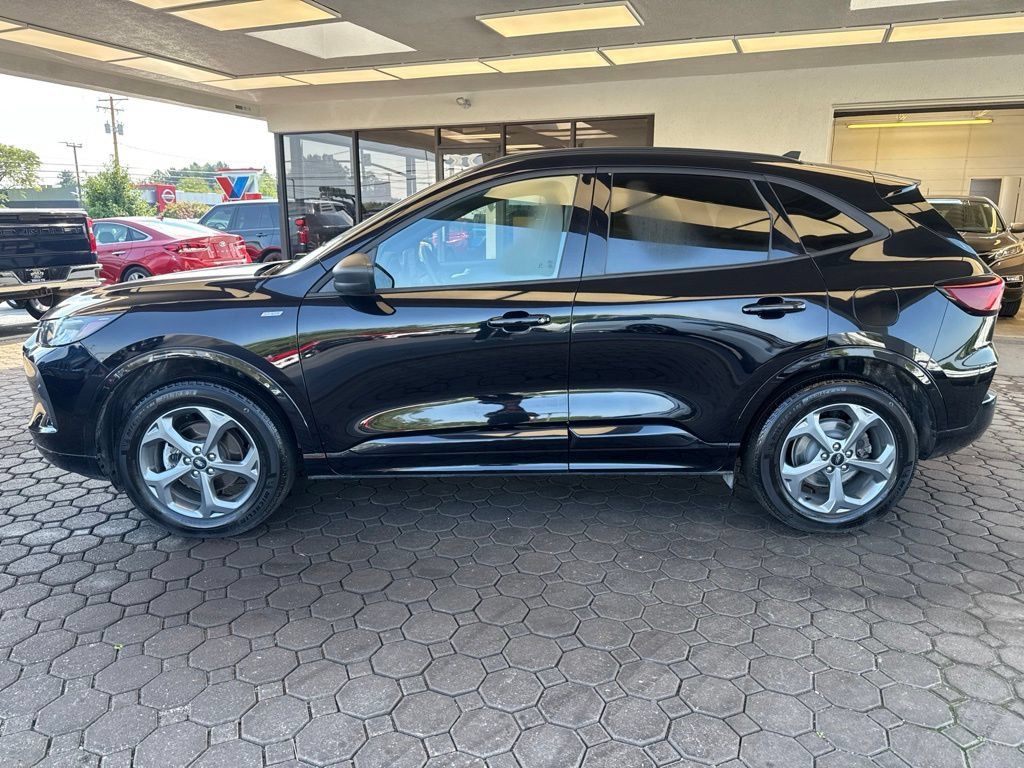 Certified 2024 Ford Escape ST-Line w/ Tech Pack #1 AWD/4WD image 9